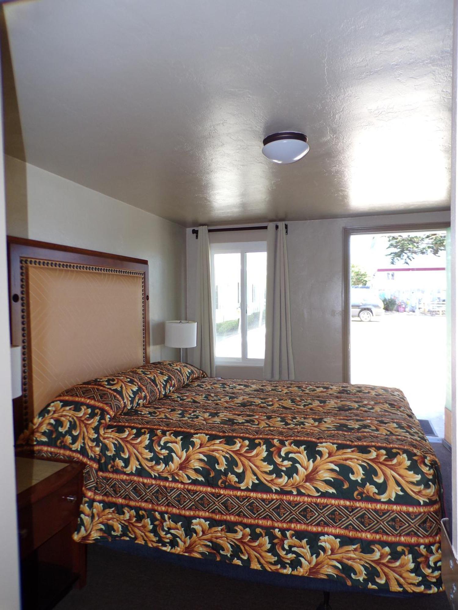 Cypress Tree Motel Cayucos Room photo